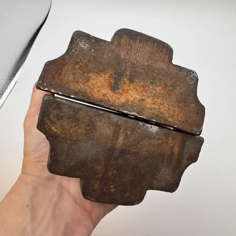 Unbranded vintage art